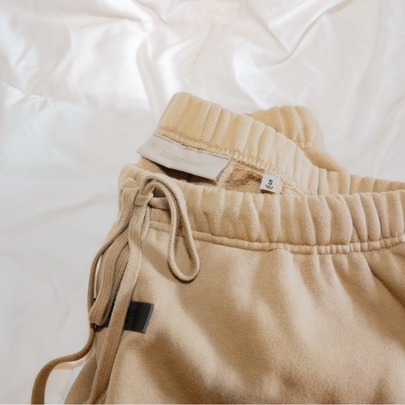 Essentials Fear of God shorts - Picture 2 of 2